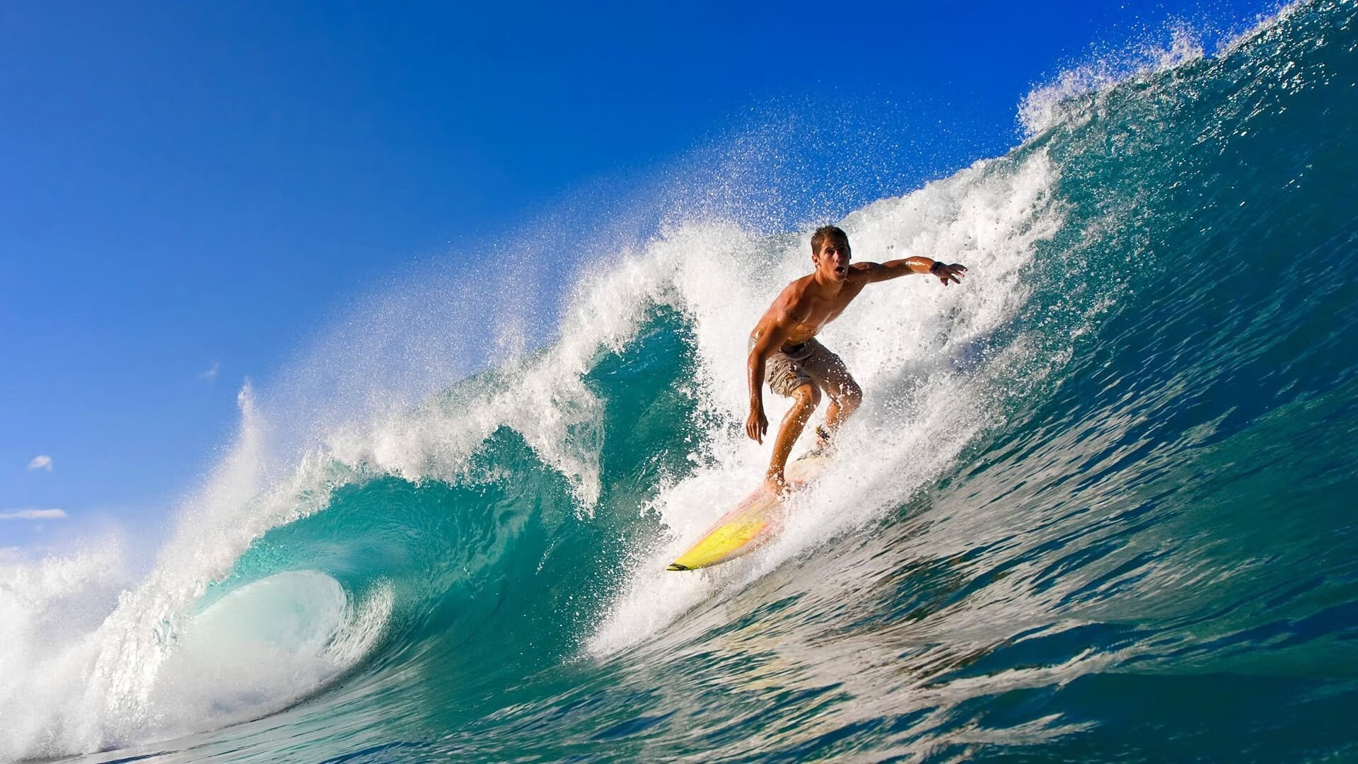 传统划龙舟比赛,激扬水上激情,划龙舟视频2020龙舟决赛