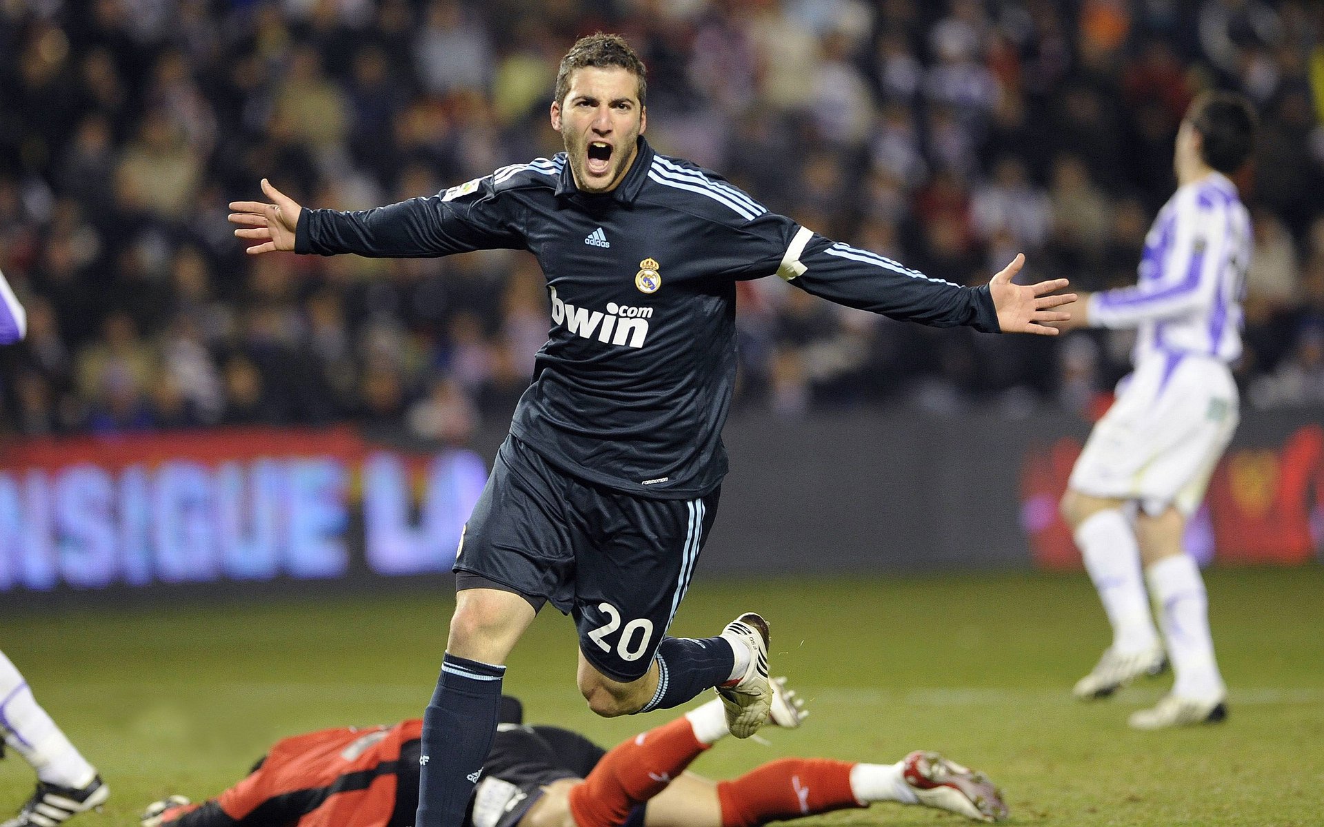 欧冠“奇迹逆转”夜：那些令人心碎的逆境翻盘，欧冠最大逆转奇迹叫啥